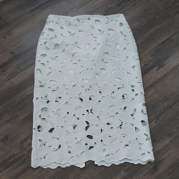 Elegant White Lace Midi Skirt - Picture 2 of 11
